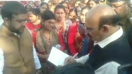 सतना: आंगनवाड़ी कार्यकर्ता व सहायिकाओं ने कलेक्टर को सौंपा ज्ञापन