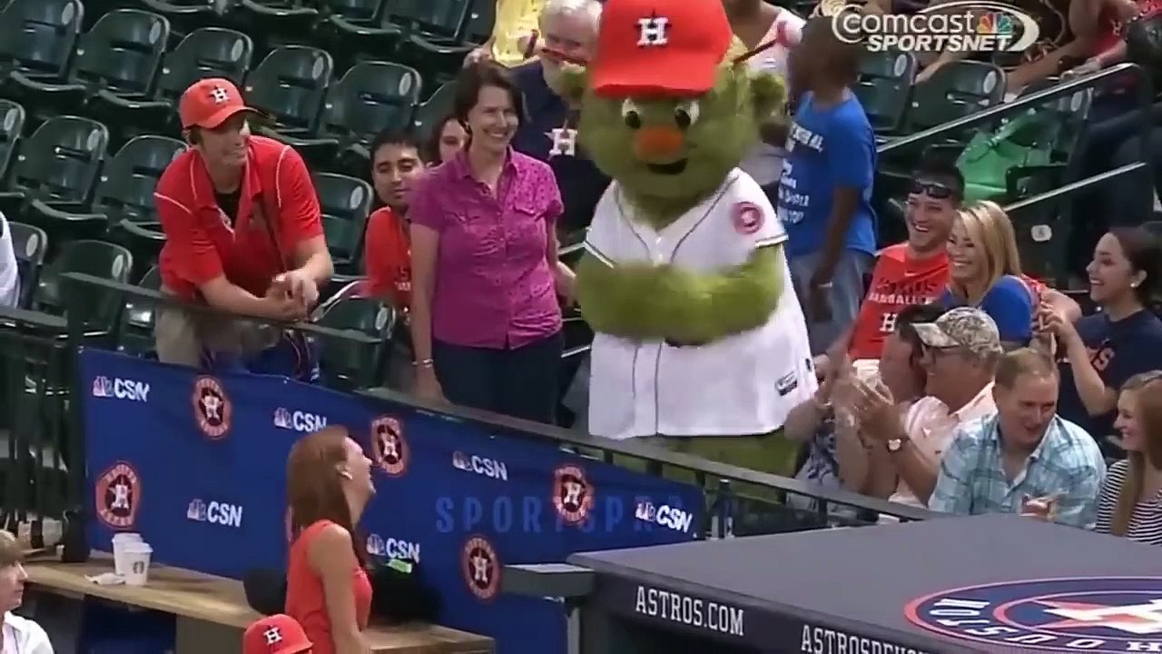 20 FUNNY MOMENTS WITH REPORTERS IN SPORTS