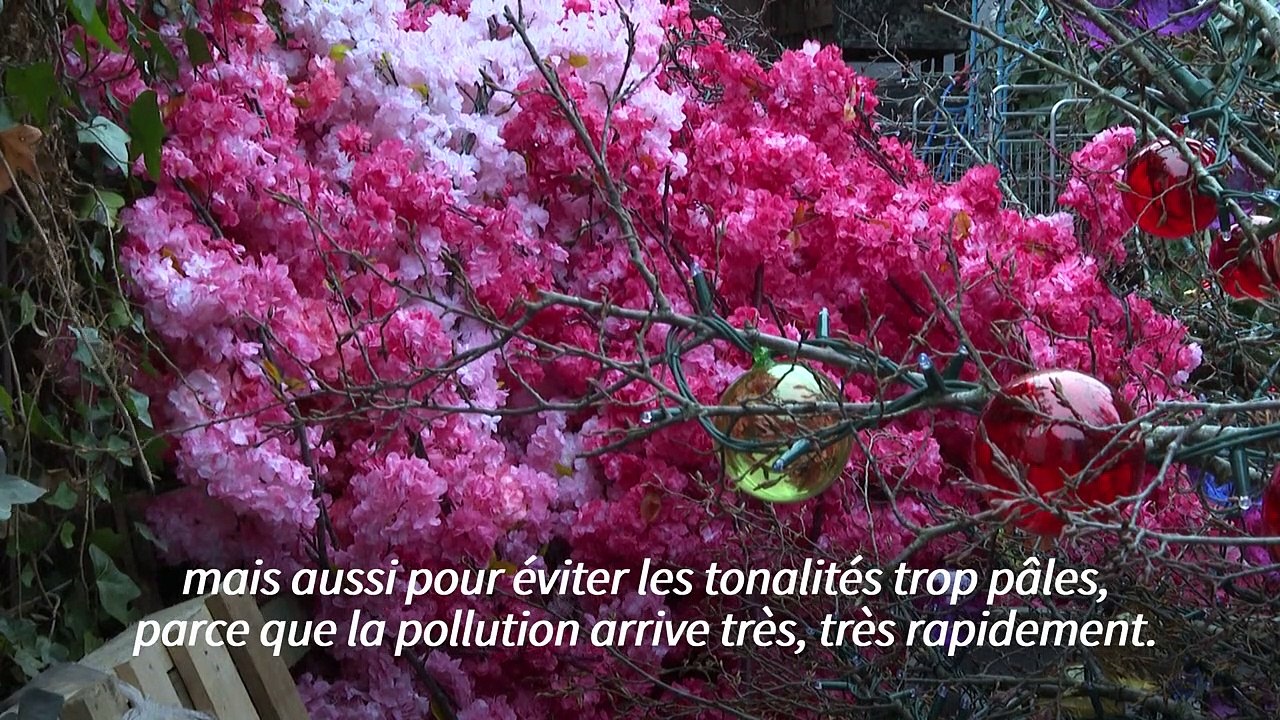 A Paris, les fleurs bourgeonnent sur des façades de cafés et restaurants