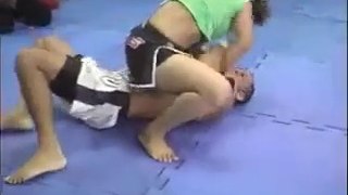 Girl Fights Guy - Vale Tudo MMA