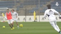 Ejercicio físico y balón en el primer entrenamiento de la semana del Real Madrid