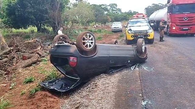 Capotamento na PR-323, entre Tapejara e Cruzeiro do Oeste