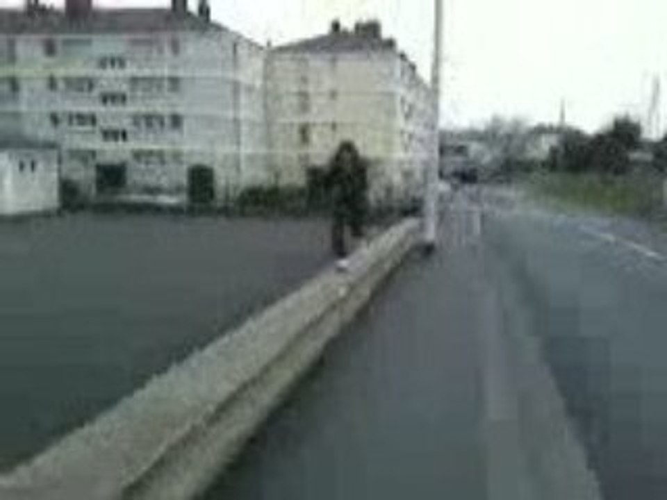 Saut par dessus un mini poto