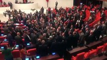 TBMM'de kavga: Muhalefet AKP'li Kurtulmuş'u konuşturmadı, milletvekilleri karşı karşıya geldi