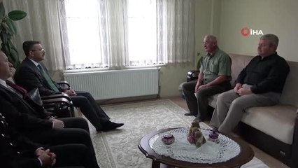 Vali Çelik'ten ayı saldırısında ölen yaşlı kadının ailesine taziye ziyareti