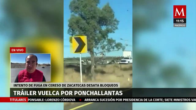 Tráiler vuelca por poncha llantas en Zacatecas