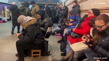 Zuflucht in der U-Bahn: russische Armee lässt Raketenhagel über Ukraine niedergehen