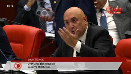 CHP'li Özkoç, sınır kapısında eroinle yakalanan Veysel Filiz ile 'irtibatım yok' diyen Fuat Oktay'ın Filiz ile makam odasında çekindiği iddia edilen fotoğrafları gösterdi