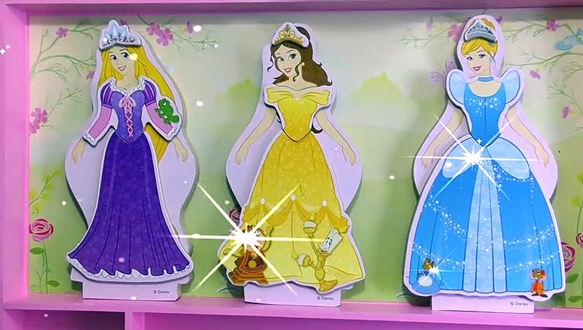 Disney Princesses Robes de Princesses Poupées Barbie Dolls Dresses Noël  2015 Madame Récré 