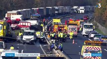 Loire : Les images d un carambolage monstre qui a impliqué plus de 30 voitures et poids lourds faisant un mort et plusieurs blessés en raison du verglas