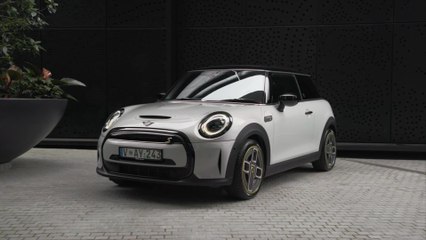 Die Zukunft trägt Polarweiß - Der MINI Cooper SE Resolute Edition in Nanuq White
