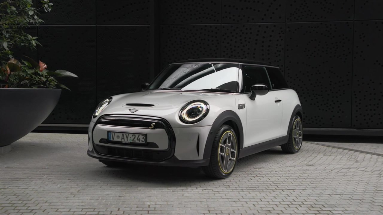Die Zukunft trägt Polarweiß - Der MINI Cooper SE Resolute Edition in Nanuq White