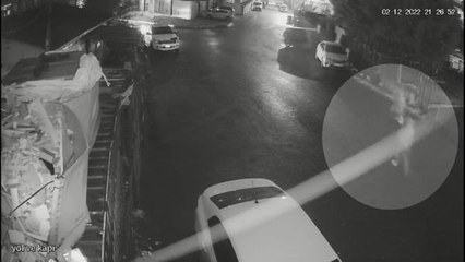 SULTANBEYLİ'DE YOLDA YÜRÜYEN KADINA TACİZ