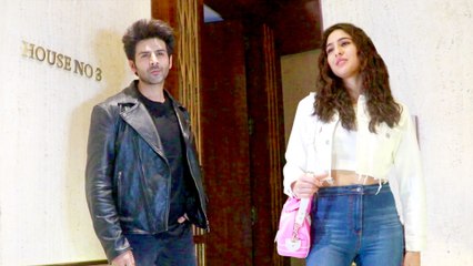 Ex-Lovers Sara Ali Khan & Kartik Aaryan Together At A Party