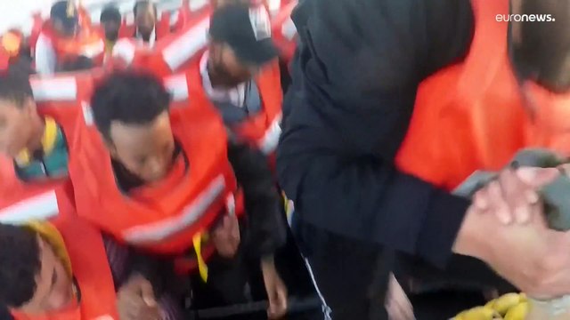 Спасение мигрантов в Средиземном море