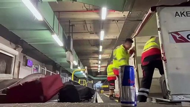 Bagagistes vs Valises (Aéroport de Melbourne)