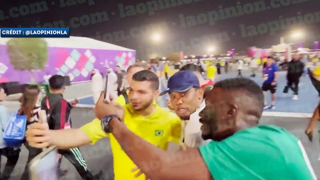 Samuel Eto'o frappe un supporter après Brésil-Corée du Sud !