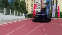 Milli rekortmen atlet Kayhan Özer, spor otomobil ve motosikletle yarıştı