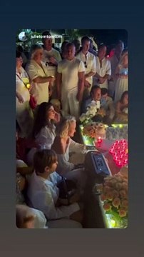 Laeticia Hallyday et tous ses proches à la veillée, 5 ans après la mort de Johnny Hallyday, le lundi 5 décembre 2022 à Saint-Barth