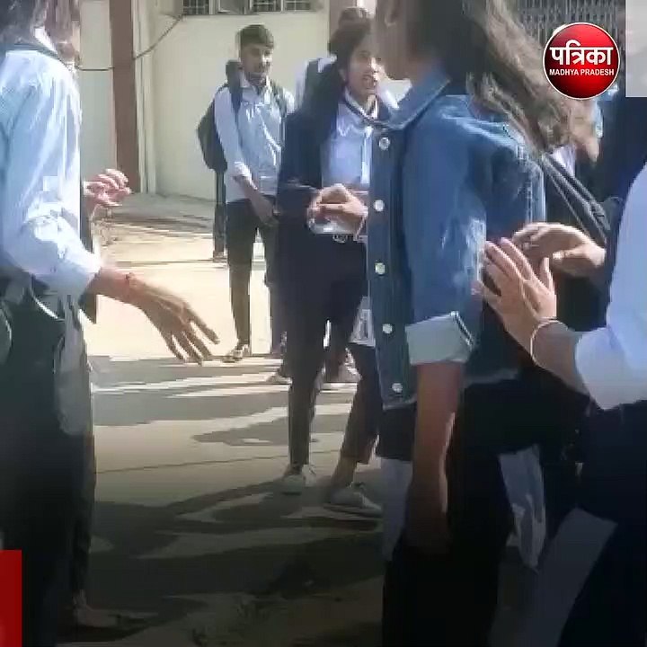 नर्मदापुरम (मप्र): कॉलेज छात्राओं के बीच जमकर चले लात-घूंसे