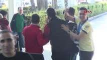 SPOR Fenerbahçe'yi karşılayan taraftarlar, Volkan Demirel sürprizi yaşadı
