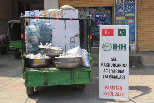 İHH, PAKİSTAN'DA 150 BİNDEN FAZLA KİŞİYE YARDIM ULAŞTIRDI