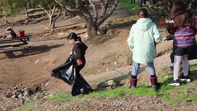 Minik öğrenciler Bodrum sahilini temizledi