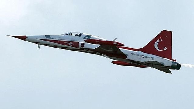 Son Dakika: Konya'da Türk Yıldızları ekibine ait eğitim uçağı düştü! Pilot atlayarak kurtuldu