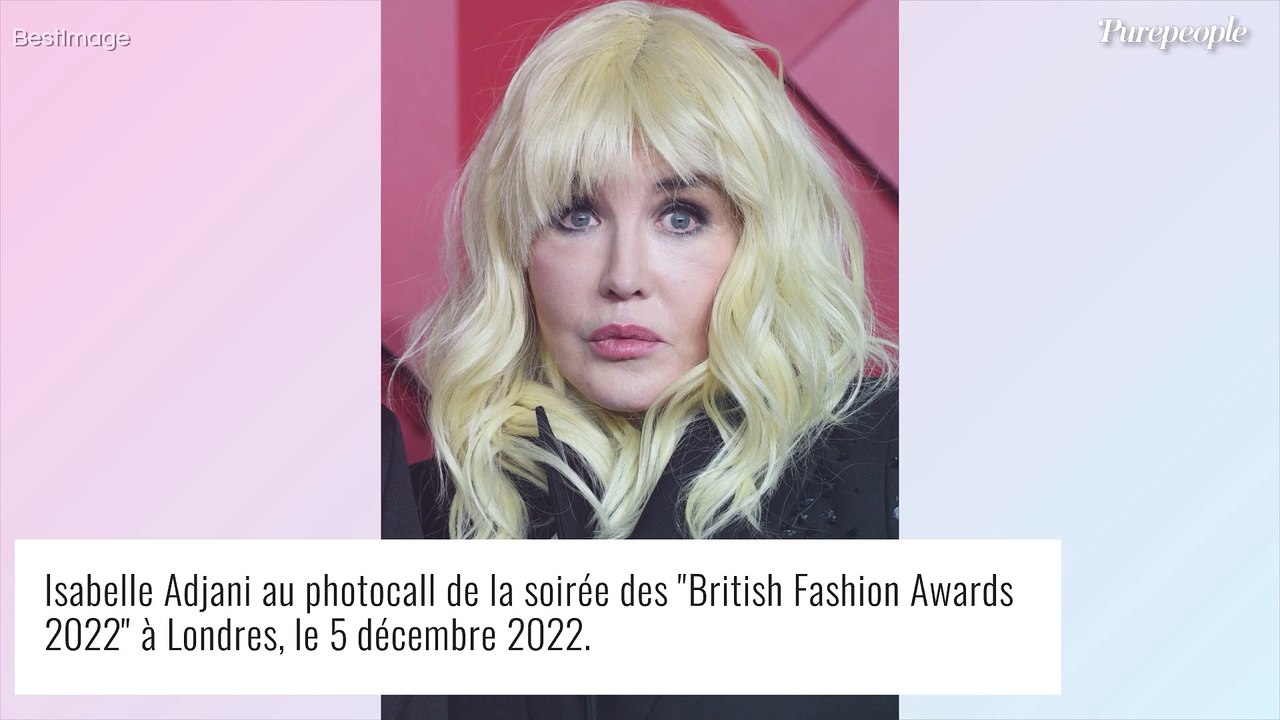 Rita Ora en string rouge non loin d'Isabelle Adjani blonde, pour une soirée spectaculaire