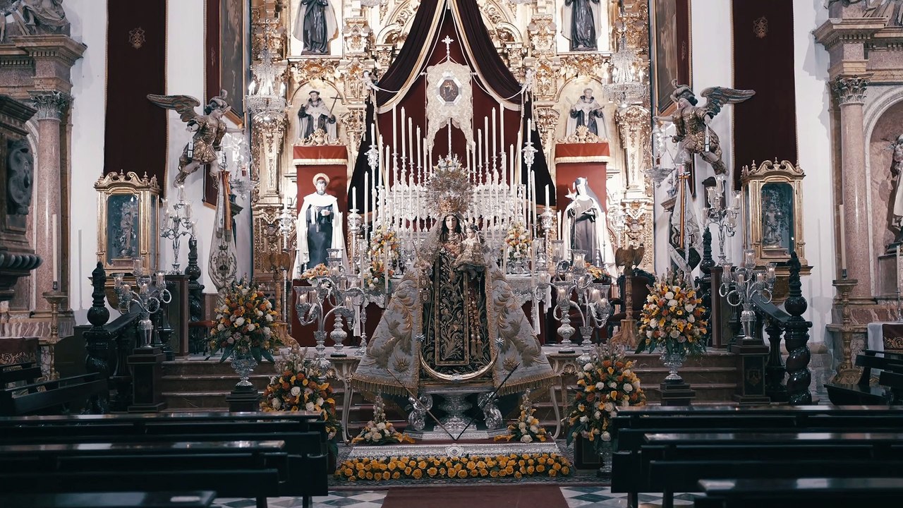 Nuestra Señora del Carmen Coronada