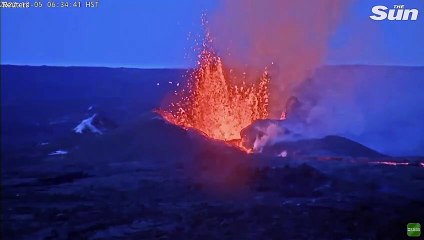 Hawaiis Mauna Loa spews molten lava in spectacular footage