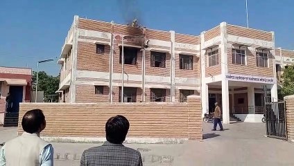 'मॉकड्रिल'एसडीएम कार्यालय में लगी आग, नागरिक सुरक्षा ने रेस्क्यू कर दो को बचाया
