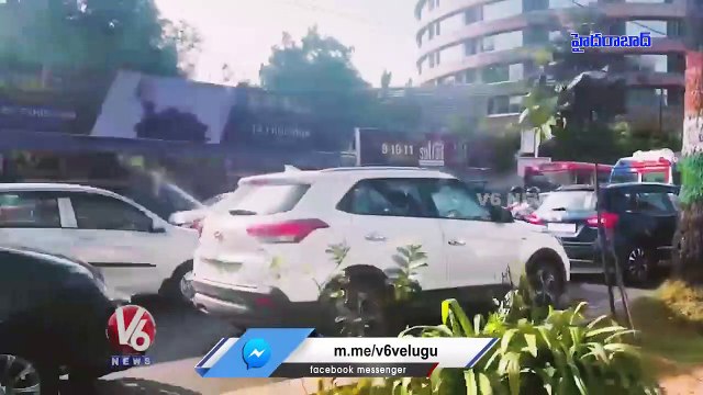 Ambulance Stuck In Traffic Jam At GVK To Panjagutta Route _ Hyderabad _ V6 News