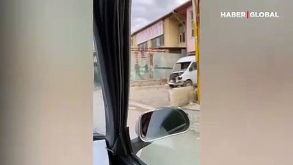 Arabayla giderken gördükleri karşısında kahkahaya boğulan vatandaş