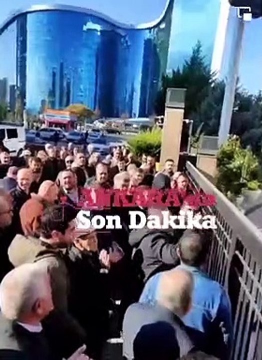 Özel halk otobüsü şoförlerinden CHP Genel Merkezi önünde eylem: "Sayın Kılıçdaroğlu bir el atın"