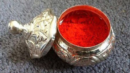 Sindoor खाने से क्या होता है । Sindoor खाने के नुकसान । Boldsky *Religious