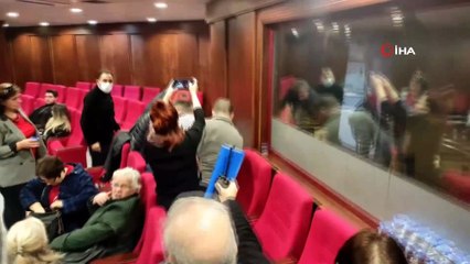 İzmit Belediyesi meclis toplantısında fenalaşan vatandaşa CHP ve MHP'li üyeler müdahale etti