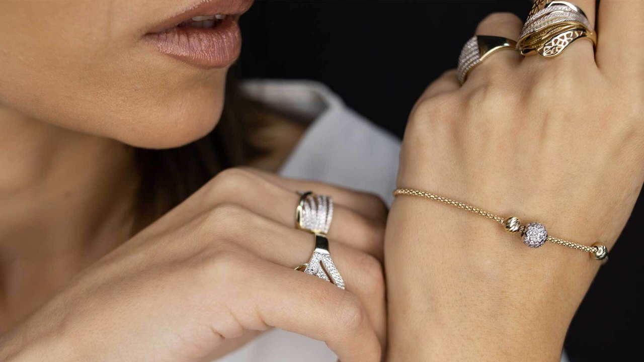 Schmuck-Trends 2023: Diese funkelnden Stylings sind jetzt ganz besonders beliebt und angesagt