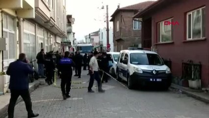 BURSA'DA ZEMİNİNDE KAYMA OLAN 4 KATLI BİNAYA TAHLİYE