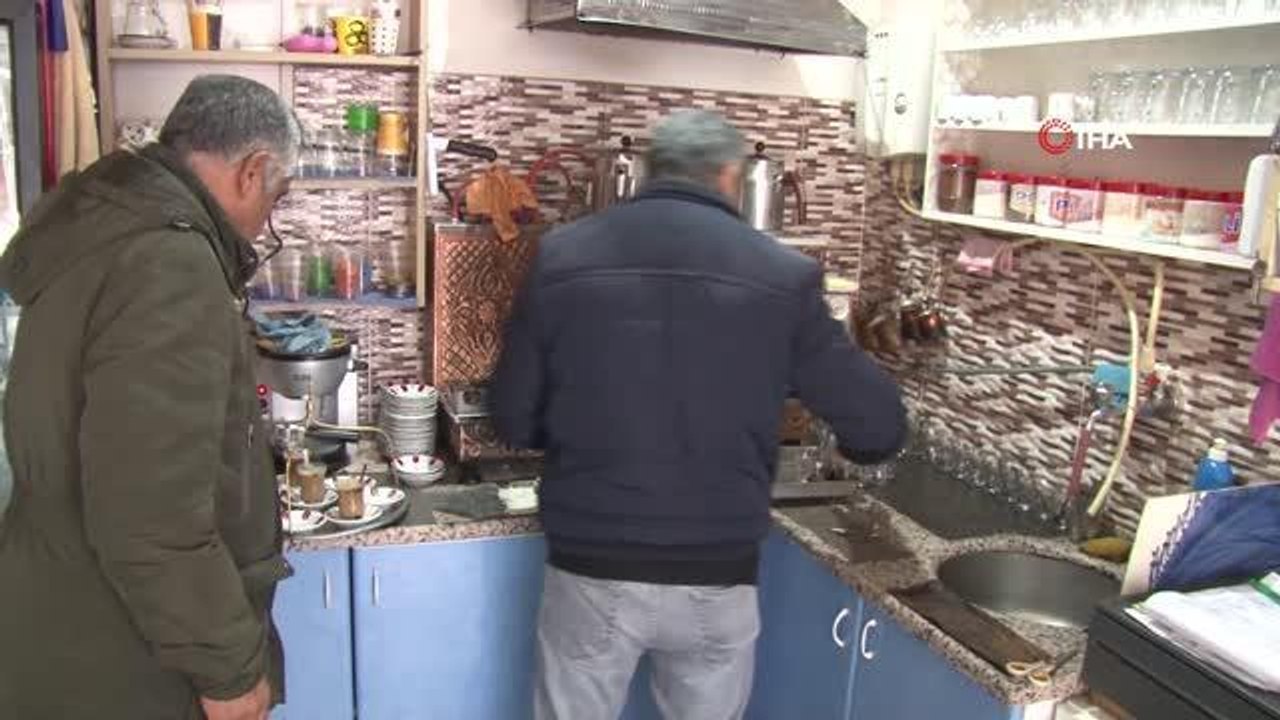 Edirne'de duyarlı çaycı işyerinin önünde bulduğu 7 bin lira değerindeki altının sahibini arıyor