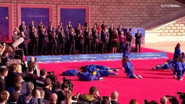 Евросоюз не хочет впускать к себе мигрантов через Западные Балканы