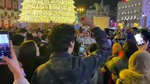 Cientos de marroquies acuden a la Puerta del Sol para celebrar su victoria contra España