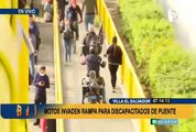 Denuncian que motociclistas usan puente peatonal para cruzar la Panamericana Sur