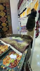 Afganistan'da kadınların tek başına dolaştığında kırbaçlandığını iddia edenler buna ne diyecek?