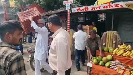 फल विक्रेताओं का सामान जब्त