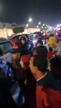 S.M. le Roi partage la joie des Marocains dans les rues de Rabat