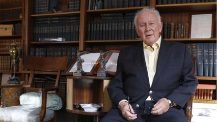 GALA VIDEO - Philippe Bouvard, de droite ? Ses réponses cash sur ses idées politiques