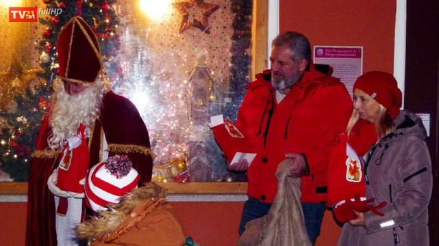 Groß-Enzersdorf | Im Rathaus öffnet sich das 6. Adventfester und der Nikolaus beschenkt die Kinder