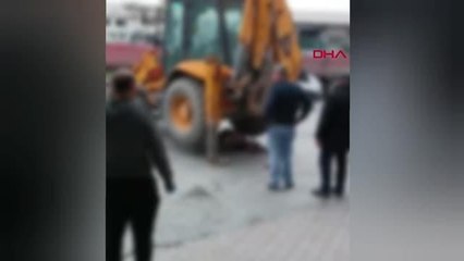 ZEYTİNBURNU'NDA KEPÇE OPERATÖRÜ ENGELLİYİ EZDİ