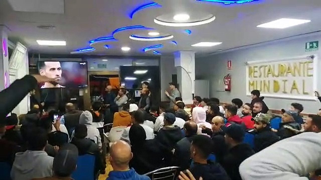 Celebración en el Restaurante Mundial de El Ejido tras la victoria de Marruecos ante España.